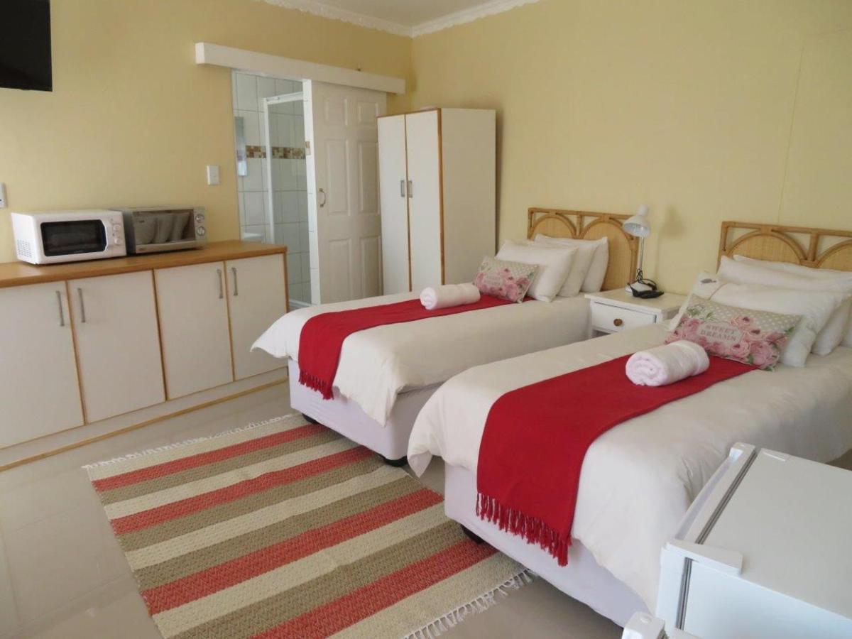 Timo'S Guesthouse Accommodation Luderitz Exterior photo