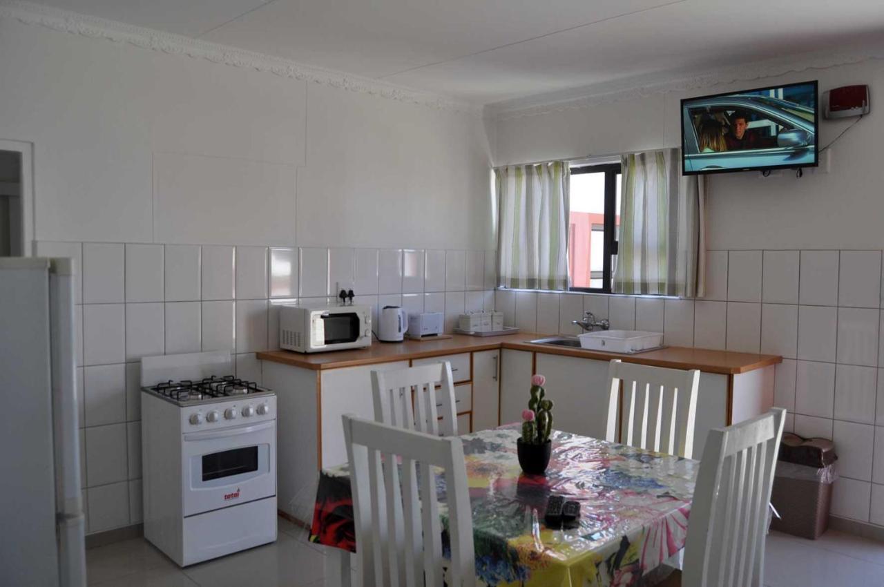 Timo'S Guesthouse Accommodation Luderitz Exterior photo