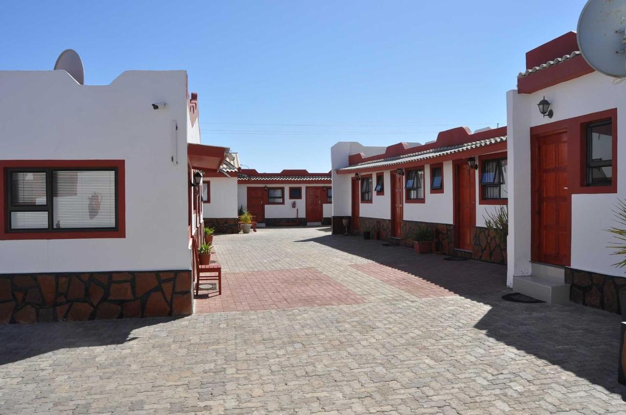 Timo'S Guesthouse Accommodation Luderitz Exterior photo