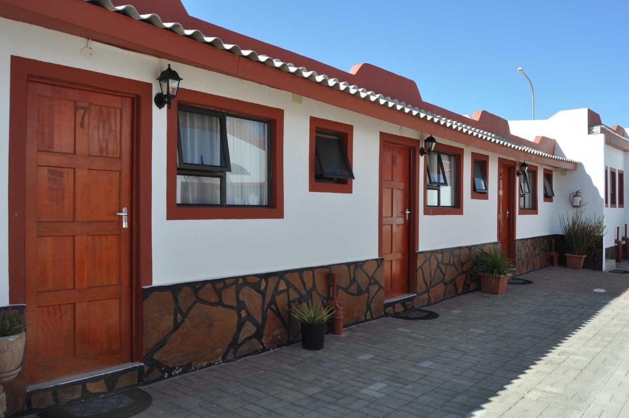 Timo'S Guesthouse Accommodation Luderitz Exterior photo